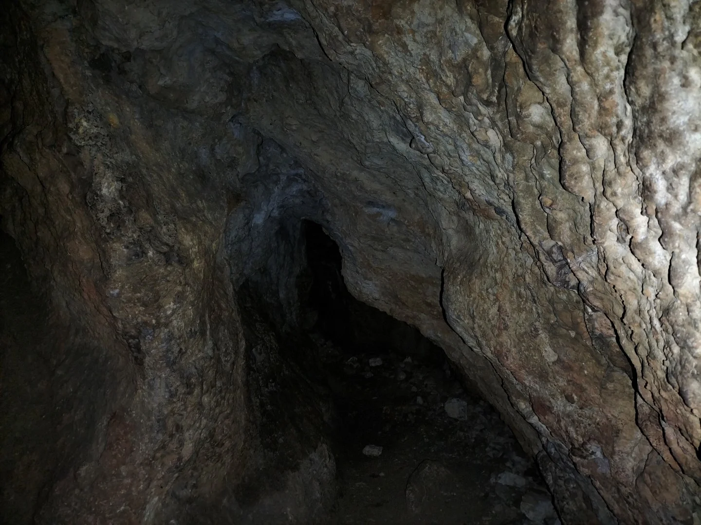 grotte en Alsace, dans le Sundgau, à Ferrette