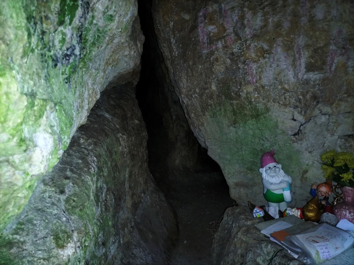 Quelle est la légende de la grotte des nains